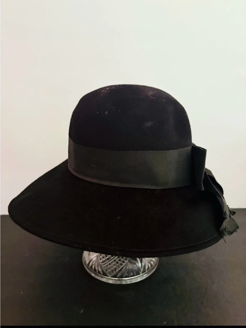 Vintage Ladies Black Felt Wide Rim Hat Grosgrain Ribbon Bow MCM Classic